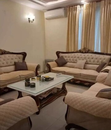 Living Room in 3 BHK Apartment at Nishat Ganj – for Rent