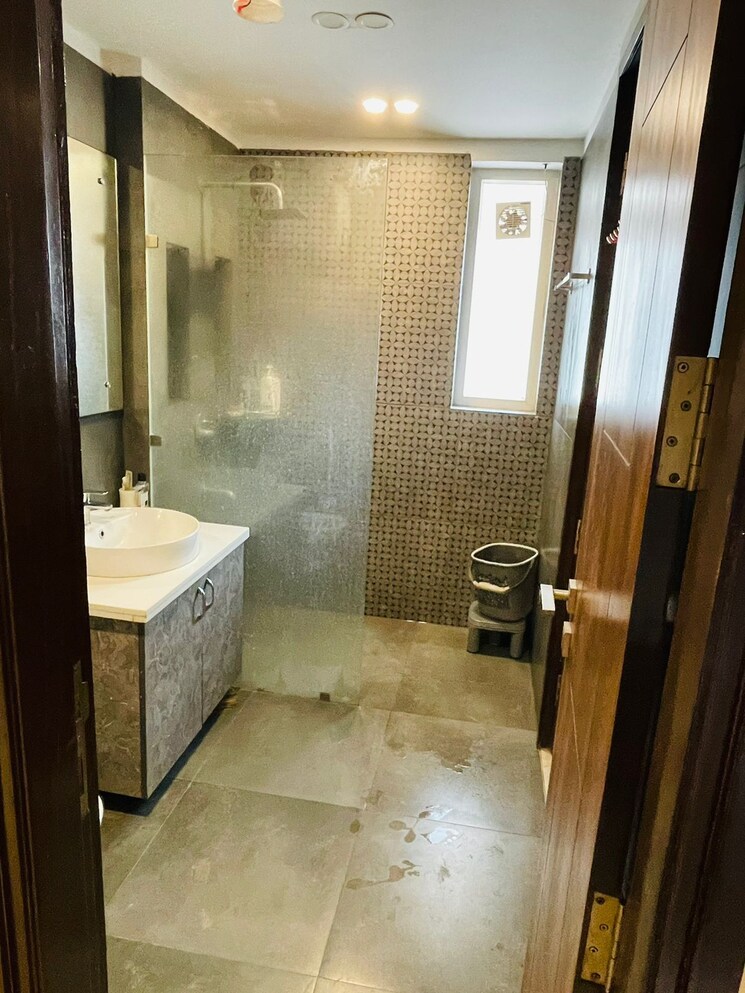 Bathroom, unitech-south-city-ii 3 Bedroom 2100 Sq.Ft. Builder Floor In Sector 50 Gurgaon 9667001