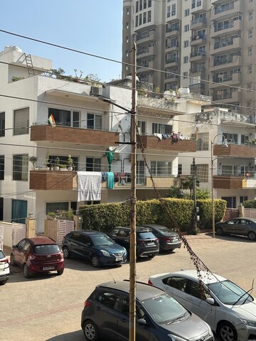 3 BHK Builder Floor – Exterior View View at Unitech South City II, Sector 50 - for Rent