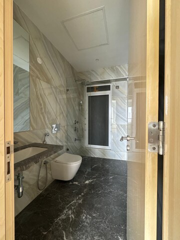 Bathroom in 3.5 BHK Apartment at Marathon Monte South, Byculla West – for Rent