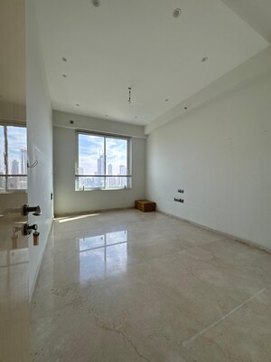 Room in 3.5 BHK Apartment at Marathon Monte South, Byculla West – for Rent