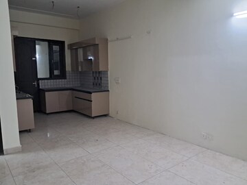 Room in 3 BHK Apartment at Kingson Green Villa Phase 2, Panchsheel Green – for Rent
