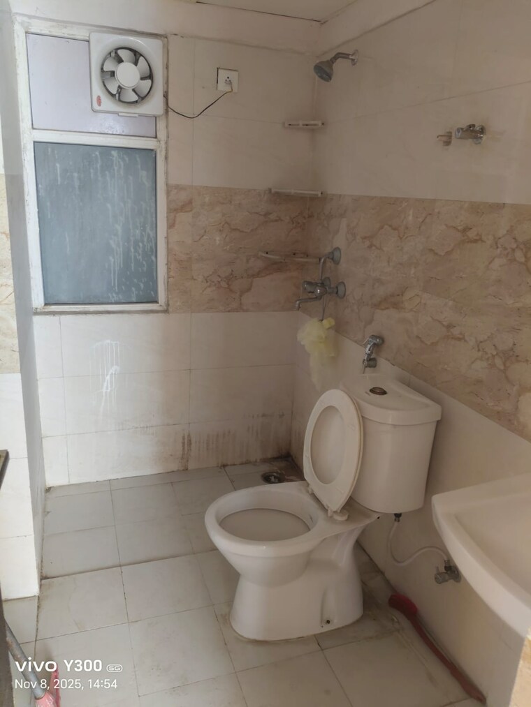 Bathroom, kingson-green-villa-phase-2 3 Bedroom 90 Sq.Mt. Apartment In Panchsheel Green Greater Noida 9667013