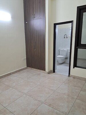 Room in 3 BHK Apartment at Kingson Green Villa Phase 2, Panchsheel Green – for Rent