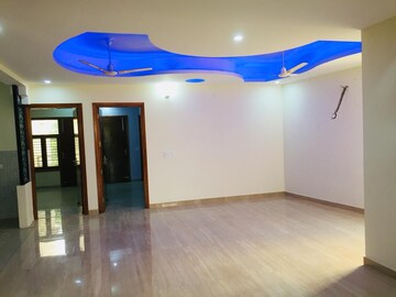 Room in 3 BHK Builder Floor at Unitech South City II, Sector 50 – for Rent