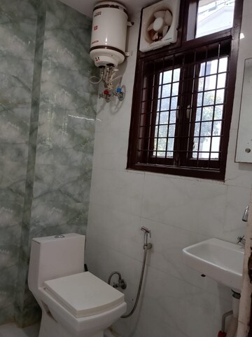 Room in 2 BHK Apartment at Ansal Sushant Apartments, Sushant Lok I – for Rent