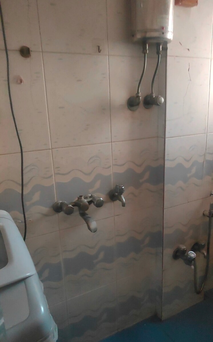 Bathroom, sohini-apartment 1 RK 350 Sq.Ft. Apartment In Santacruz East Mumbai 9667136