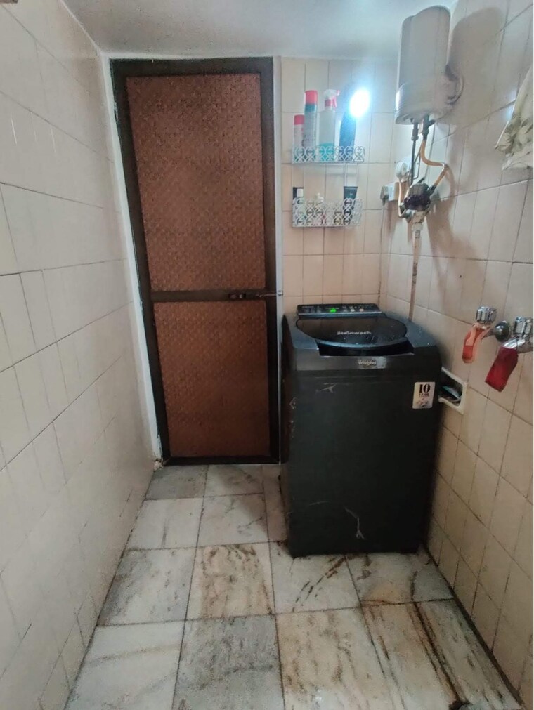 Bathroom, borivali west 1 RK 325 Sq.Ft. Apartment In Borivali West Mumbai 9667124