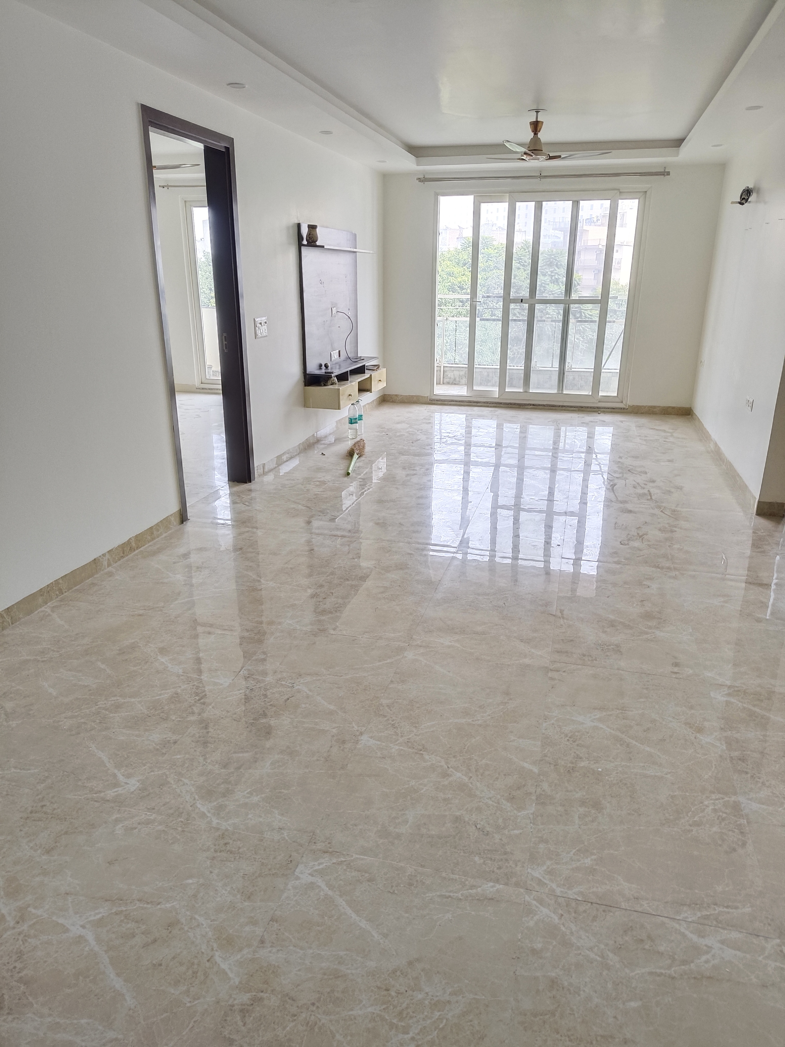 3.5 BHK + Servant Room 2200 Sq.Ft. Builder Floor in Vipul World Floors