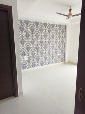 Room in 3.5 BHK Builder Floor at Vipul World Floors, Sector 48 – for Rent