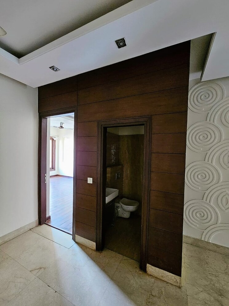 Room, sushant lok i 4 Bedroom 418 Sq.Yd. Builder Floor In Sushant Lok I Gurgaon 9667174