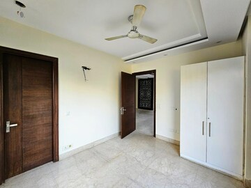 Room in 4 BHK Builder Floor at Sushant Lok I – for Rent