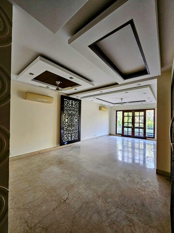 Room in 4 BHK Builder Floor at Sushant Lok I – for Rent