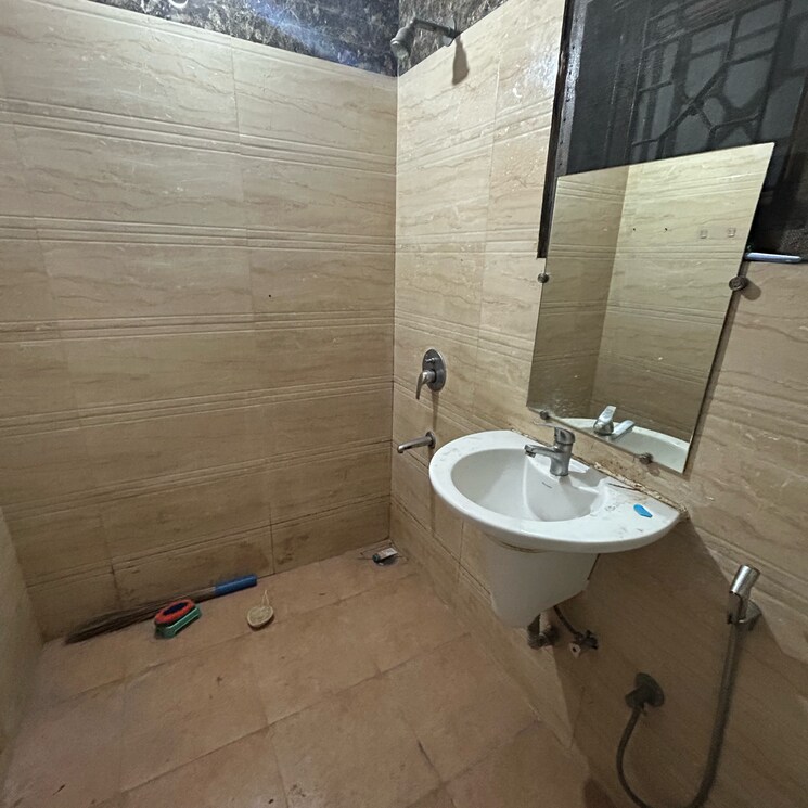 Bathroom, kotla mubarakpur 2 Bedroom 750 Sq.Ft. Builder Floor In Kotla Mubarakpur Delhi 9667172