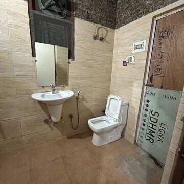 Team Area in 2 BHK Builder Floor at Kotla Mubarakpur – for Rent