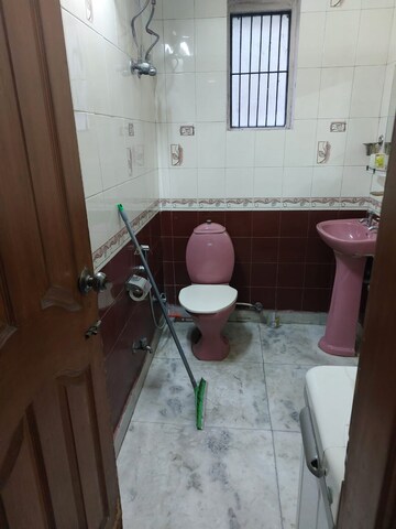 Team Area in 2 BHK Builder Floor at RWA DDA Flats Kalkaji, East Of Kailash – for Rent