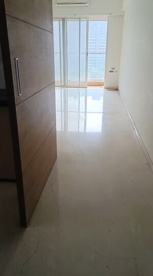 Room in 3 BHK Apartment at Ekta Tripolis, Goregaon West – for Rent