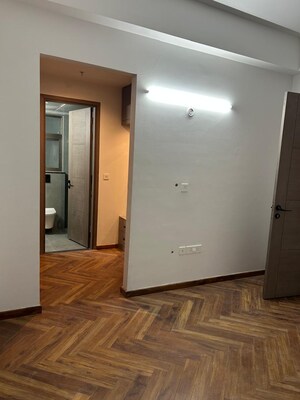 Room in 2 BHK Apartment at Gomti Nagar – for Rent