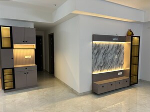 Room in 2 BHK Apartment at Gomti Nagar – for Rent