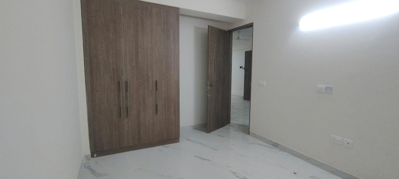 3.5 BHK + Study Room Apartment For Sale in Smart World Gems