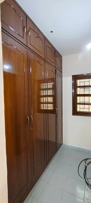 Room in 1 RK Apartment at DLF Building 10, Dlf Phase ii – for Rent