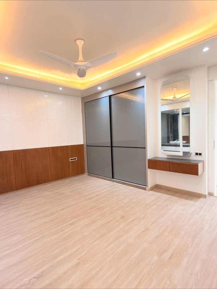 Room, dlf-building-10 1.5 Bedroom 985 Sq.Ft. Apartment In Dlf Phase ii Gurgaon 9667249