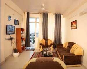 Living Room in 3 BHK Apartment at Gomti Nagar – for Rent