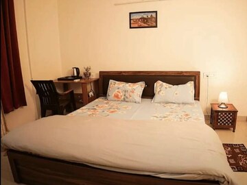 Bedroom in 3 BHK Apartment at Gomti Nagar – for Rent