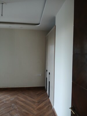 Furnished Amenities in 3.5 BHK Builder Floor at Sector 9 – for Rent