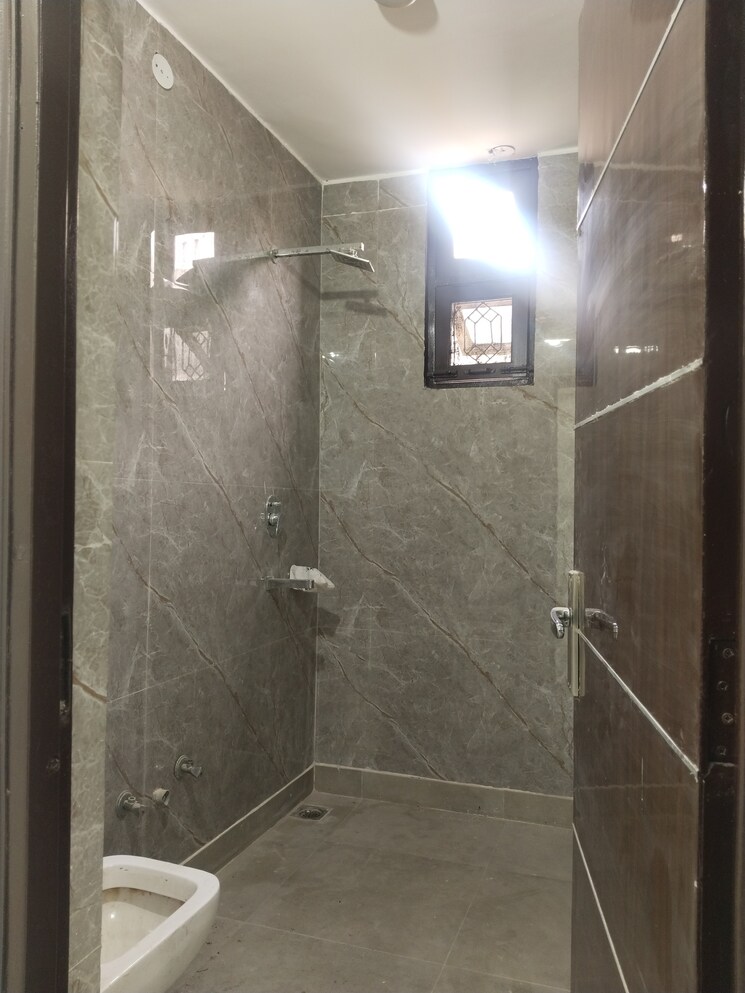 Bathroom, ashoka-enclave-3 3 Bedroom 1800 Sq.Ft. Builder Floor In Sector 35 Faridabad 9667285