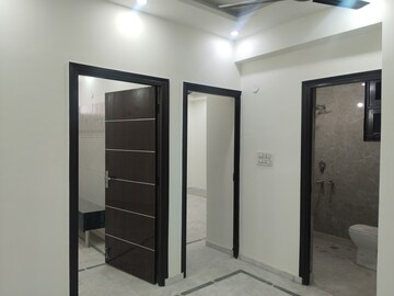 Room in 3 BHK Builder Floor at Ashoka Enclave 3, Sector 35 – for Rent