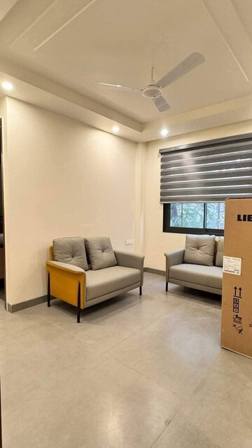 Living Room in 3.5 BHK Apartment at DLF Oakwood Estate, Dlf Phase ii – for Rent