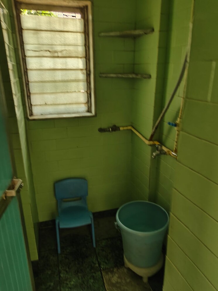 Bathroom, gokul-vihar-apartment 1 Bedroom 424 Sq.Ft. Apartment In Kandivali East Mumbai 9667317