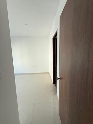 Furnished Amenities in 1 BHK Apartment at Kalpataru Immensa F, Kolshet Road – for Rent