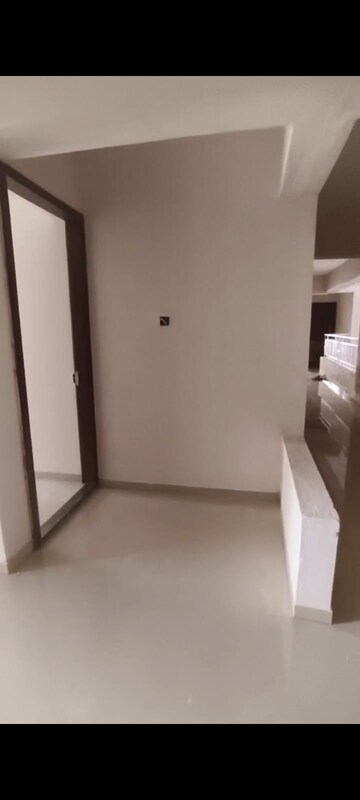 Room in 2 BHK Apartment at Anand Park Aundh, Aundh – for Rent