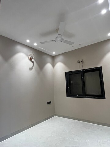 Room in 3 BHK Builder Floor at Ansal Versalia Avante, Sector 67a – for Sale