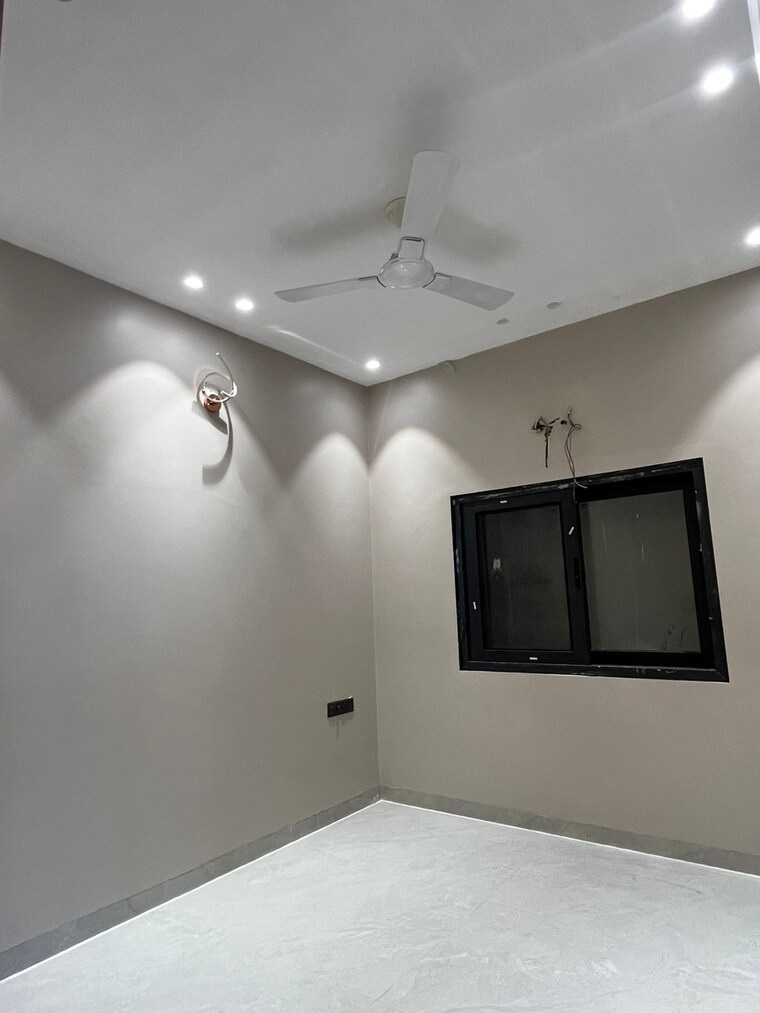 Room, ansal-versalia-avante 3 Bedroom 180 Sq.Yd. Builder Floor In Sector 67a Gurgaon 9667345