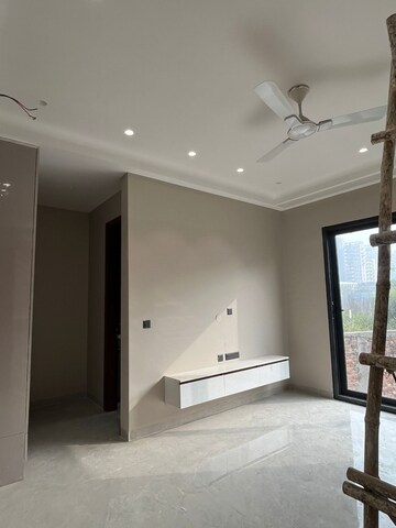 Room in 3 BHK Builder Floor at Ansal Versalia Avante, Sector 67a – for Sale