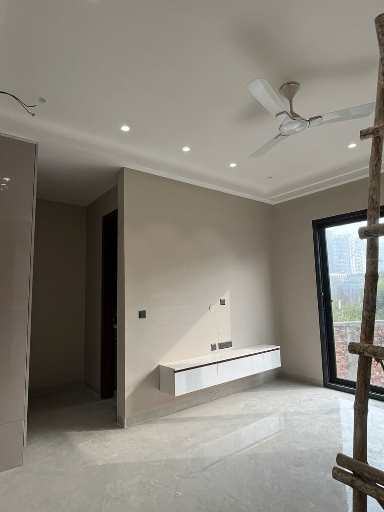 Room, ansal-versalia-avante 3 Bedroom 180 Sq.Yd. Builder Floor In Sector 67a Gurgaon 9667345