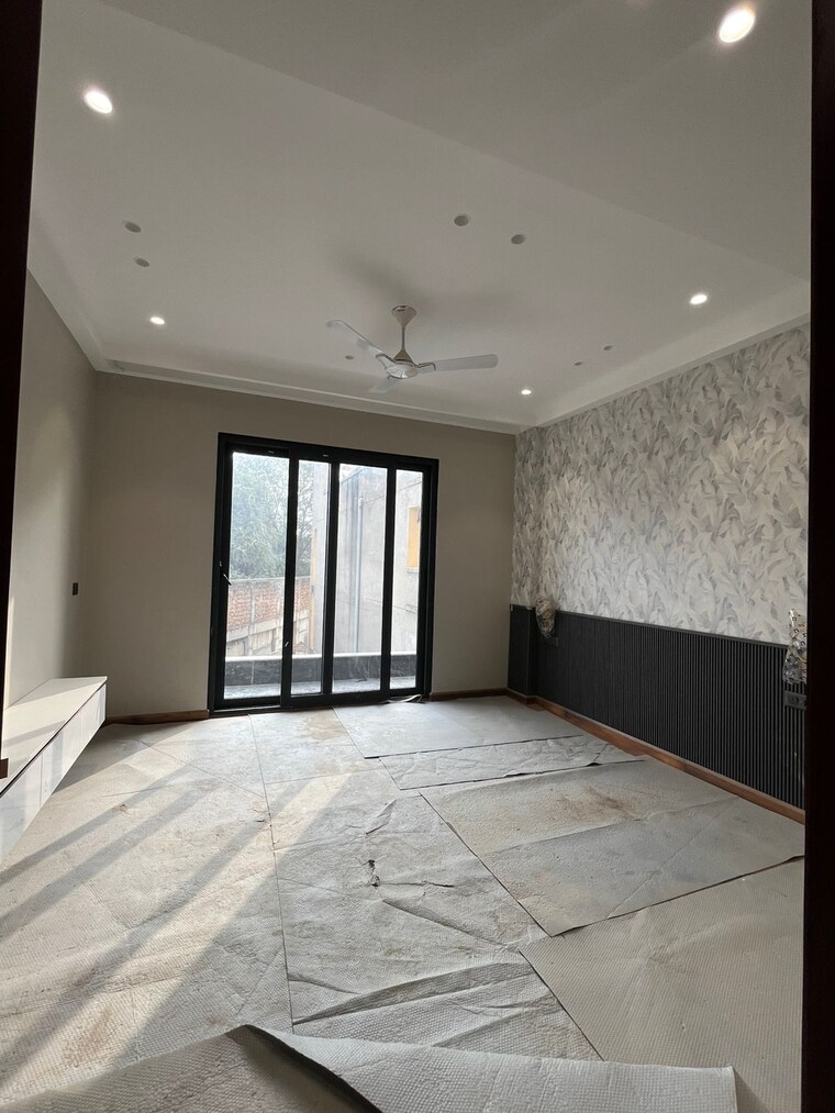 Room, ansal-versalia-avante 3 Bedroom 180 Sq.Yd. Builder Floor In Sector 67a Gurgaon 9667345