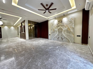 Room in 3 BHK Builder Floor at Ansal Esencia - Amara Villas, Sector 67 – for Sale