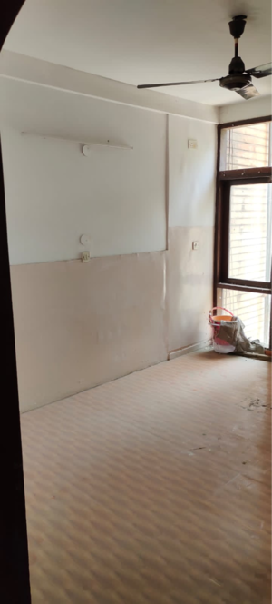 Room in 3 BHK Builder Floor at Hauz Khas – for Rent