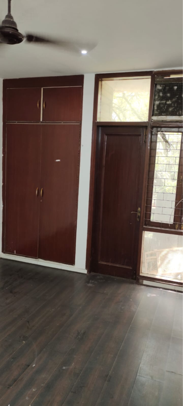 Room in 3 BHK Builder Floor at Hauz Khas – for Rent