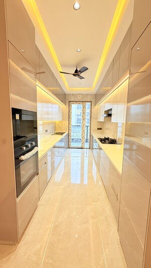 Building Lobby in 3 BHK Builder Floor at Ansal API Esencia, Sector 67 – for Sale