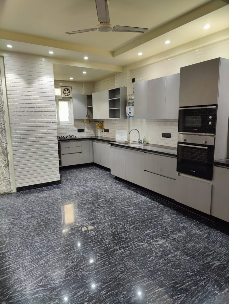  Parking, gulmohar park 4 Bedroom 500 Sq.Yd. Builder Floor In Gulmohar Park Delhi 9667374