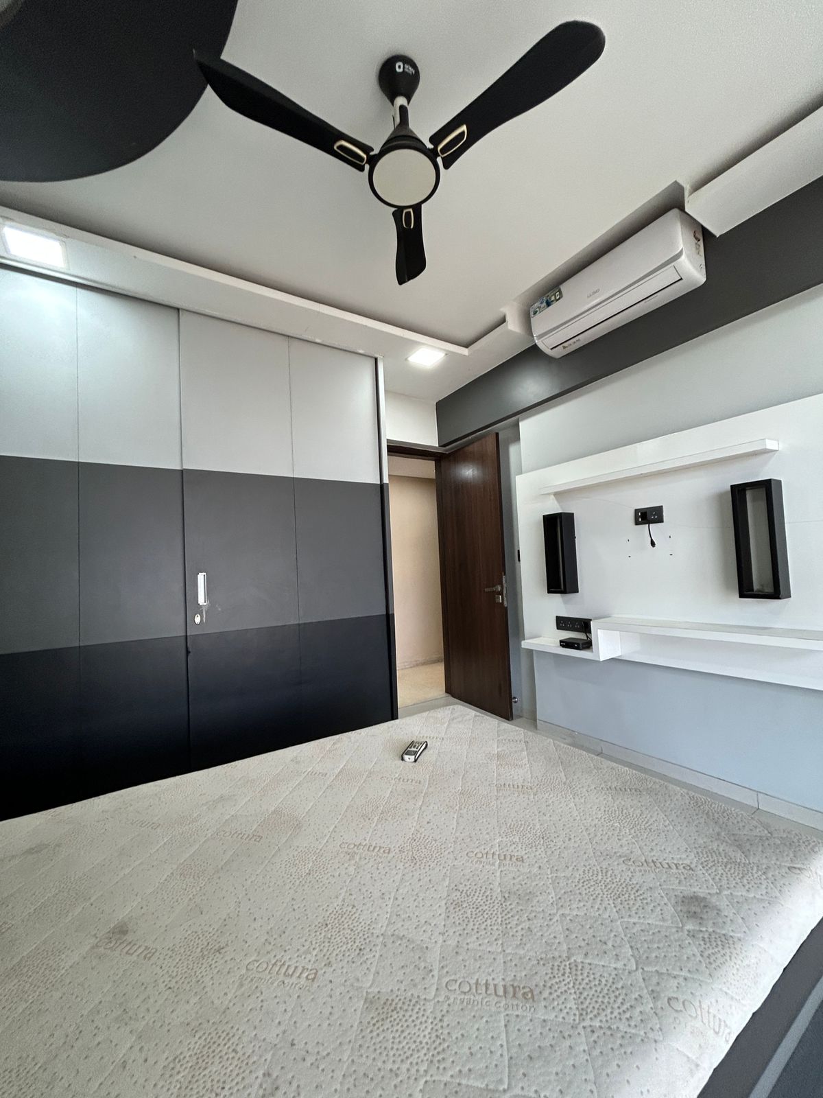 4 BHK + Extra Room Apartment For Sale in Runwal Elegante