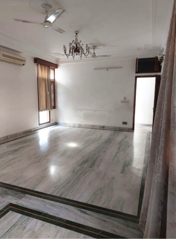 Room in 4 BHK Builder Floor at Green Park Extension – for Rent