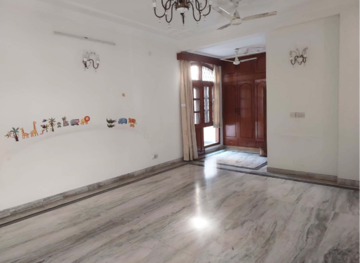 Room in 4 BHK Builder Floor at Green Park Extension – for Rent