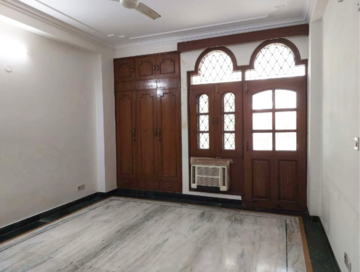 Room in 4 BHK Builder Floor at Green Park Extension – for Rent