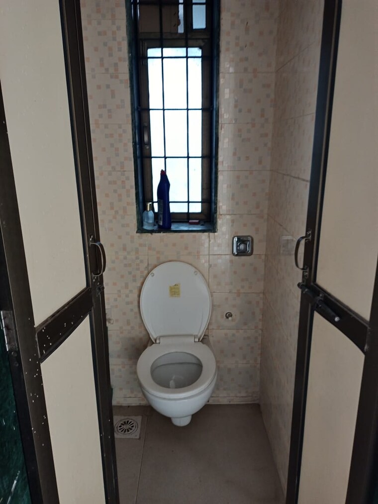 Bathroom, mahalaxmi-chs-worli 1 Bedroom 550 Sq.Ft. Apartment In Worli Mumbai 9667436